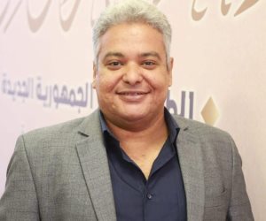 سامح فوزى يقدم اعتذارا لصاحب دار عصير الكتب 