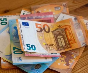  تراجع سعر اليورو فى  التعاملات الصباحية بالبنوك المصرية اليوم    