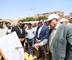 وزير الإسكان يتفقد مشروع السوق الحضارية بالقاهرة الجديدة