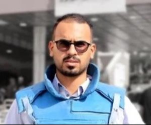 استشهاد الصحفى الفلسطينى أحمد أبو عزيز فى قصف إسرائيلى لمجمع ناصر