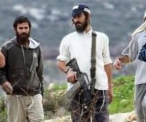 مستوطنون يهاجمون قرية سوسيا الفلسطينية تحت حماية قوات الاحتلال