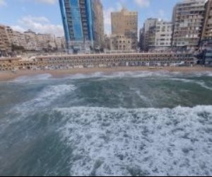 بسبب ملتم أغسطس.. ارتفاع أمواج الإسكندرية 3.5 متر وإغلاق كل الشواطئ.. فيديو