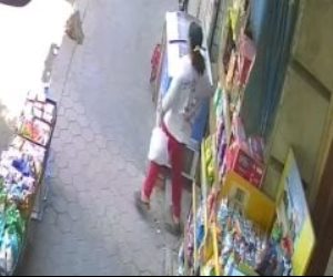 طفلة تشعل السوشيال ميديا بدرس إنساني في العطاء والإثيار .. اعرف الحكاية "فيديو"