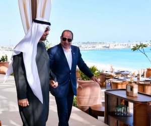الرئيس عبد الفتاح السيسى والشيخ محمد بن زايد بأحد مطاعم مدينة العلمين الساحرة (فيديو)