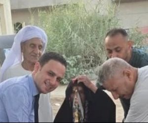 انتخابات الشيوخ 2025 .. مستشار يخرج لمسنة عمرها 114 سنة للتصويت فى لجنة بالقنطرة غرب