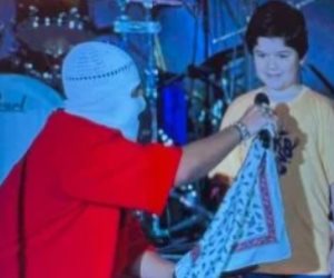 تووليت يوجه الشكر للطفل حمزة بطل فيديو كليب حبيبى ده.. ويعلق: "شبهى صح"