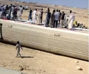 توقف حركة القطارات على خط مطروح بعد خروج عربات قطار عن مسارها