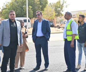 وزير الإسكان يتابع موقف تطوير الطرق والمرافق بالمناطق الصناعية بمساحة 2560 فدانا بالعاشر من رمضان