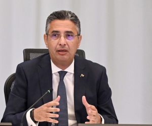وزير التموين يجتمع مع قيادات الشركة القابضة والشركات التابعة لمتابعة توافر السلع وضبط الأسواق