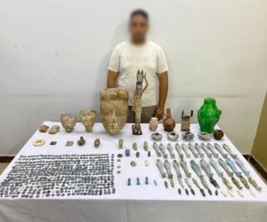 ضبط أحد الأشخاص بالمنيا لحيازته عدد 577 قطعة أثرية من عصور قديمة تمهيداً للإتجار بها