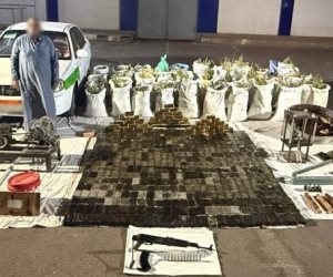 ضبط عنصر جنائي شديد الخطورة بحوزته طن و445 كيلو جرام من المواد المخدرة