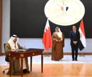 رئيس الوزراء وولى عهد البحرين يشهدان توقيع 8 وثائق تعاون مشترك بين البلدين