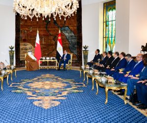 الرئيس السيسى يستقبل ولى عهد البحرين ويؤكد اعتزازه بالعلاقات الأخوية بين البلدين.. الجانبان يؤكدان على أهمية تعزيز التعاون فى المجالات الاقتصادية والتجارية والاستثمارية.. ويشددان على رفض تهجير الشعب الفلسطينى