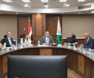 محافظ الجيزة يبحث الموقف التنفيذي للمشروعات القومية مع هيئة المساحة وجهاز التعمير محافظ الجيزة يبحث الموقف التنفيذي للمشروعات القومية مع هيئة المساحة وجهاز التعمير