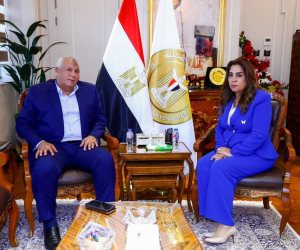 وزيرة التنمية المحلية تبحث مع محافظ الوادي الجديد الموقف التنفيذي للمشروعات التنموية والخدمية