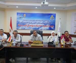 رئيس جهاز مدينة سوهاج الجديدة يلتقي عدداً من أصحاب المصانع لمناقشة مطالبهم ومقترحاتهم