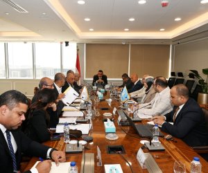 وزير الإسكان يعقد اجتماعاً مع ممثلي شركة أوراسكوم لمتابعة الموقف التنفيذي لعدد من المشروعات