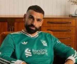 محمد صلاح يتصدر الحملة الدعائية لقميص ليفربول الثالث.. صور