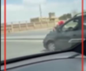  الداخلية تضبط قائد سيارة وآخر تمسك بمقدمتها أثناء السير بسبب خلافات مالية