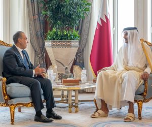 وزير الخارجية ينقل رسالة تضامن ودعم من فخامة الرئيس الي أخيه سمو الشيخ تميم بن حمد آل ثاني امير دولة قطر الشقيقة