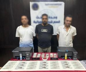 ضبط 3 أشخاص بتهمة تزوير العملات وترويجها بالجيزة