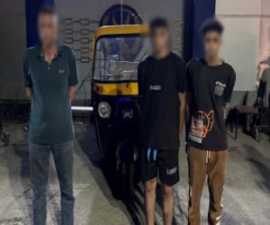 كشف ملابسات مقطع فيديو تم تداوله بمواقع التواصل الإجتماعى تضمن قيام أحد الأشخاص بسرقة مركبة "توك توك" حال توقفها بأحد الشوارع بالجيزة.. وضبط مرتكبى الواقعة 