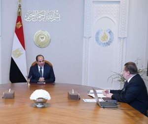 الرئيس السيسي يجتمع مع رئيس الوزراء ومحافظ البنك المركزي 