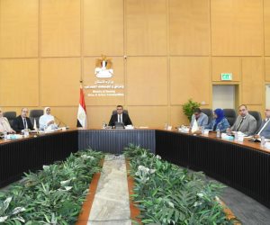  وزير الإسكان يعقد اجتماعاً موسعاً مع مسئولي مديريات الإسكان بمختلف المحافظات