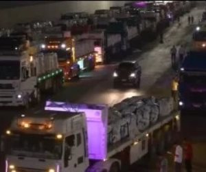 انطلاق قافلة المساعدات الـ36 من مصر إلى قطاع غزة.. فيديو
