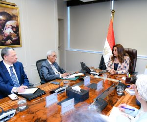 وزيرة البيئة تلتقي ممثلي الجهات المنظمة لاحتفالية افتتاح المتحف المصري الكبير