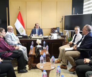 نائب وزير الصحة يعقد اجتماعًا مع وفد اللجنة الدولية للاعتماد في مكافحة مقاومة المضادات الحيوية