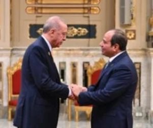 الرئيس السيسي يلتقي أردوغان في الدوحة ويؤكدان رفض العدوان الإسرائيلي ودعمهما لحل الدولتين
