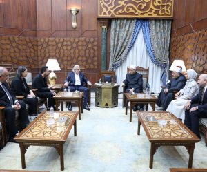 شيخ الأزهر لوفد الشركة المتحدة للخدمات الإعلامية: مستعدون للتعاون في إعداد برامج إعلامية تسهم في ربط النشء والشباب بكتاب الله تعالى