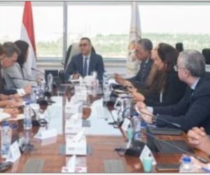 وزير الاستثمار يبحث مع البنك الأوروبي سبل تعزيز التجارة الخارجية