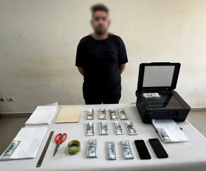 أمن الجيزة يضبط شخص بحوزته عملات أجنبية "مقلدة"