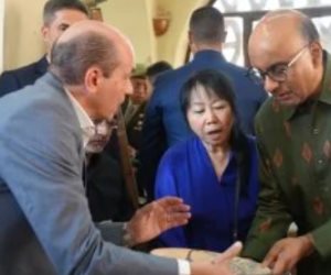 الرئيس السنغافوري يبدأ زيارته الرسمية لمصر بزيارة مركز الحرف بالفسطاط