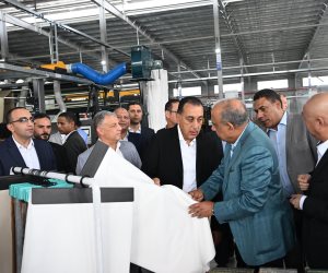 رئيس الوزراء يفتتح مصنع "هنجشينج" الصيني لتكنولوجيا المنسوجات باستثمارات قيمتها 70 مليون دولار