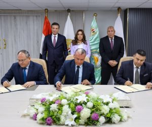 وزيرا التنمية المحلية والزراعة ومحافظ الوادي الجديد يشهدون توقيع بروتوكول لإنشاء أول مركز متكامل لانتاج الحرير الطبيعي بمدينة الخارجة