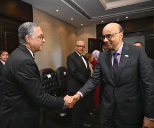 وزير الاستثمار والتجارة الخارجية يلتقي رئيس جمهورية سنغافورة على هامش منتدى الأعمال المصري–السنغافوري