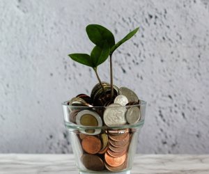 الافتاء توضح حكم الصرف من أموال الزكاة والصدقات على مرضى الجذام