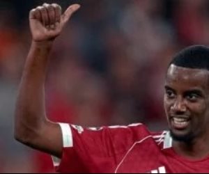 في غياب محمد صلاح .. إيزاك يقود هجوم ليفربول ضد ساوثهامبتون