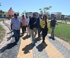 خلال جولتها بشرم الشيخ.. وزيرة التنمية المحلية توجه بإزالة عمارتين مختلفتين ونقل تجار الخردة من الرويسات (صور)