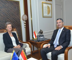 وزير التموين يبحث مع سفيرة الاتحاد الأوروبي بالقاهرة تعزيز التعاون في الأمن الغذائي والتجارة الداخلية