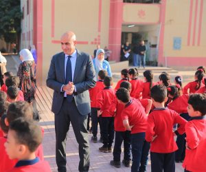 وزير التعليم يجري جولة مفاجئة في مدارس الغربية 