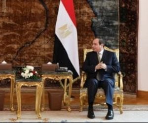 لحظة استقبال الرئيس السيسى الشيخ محمد بن زايد بمطار القاهرة.. فيديو