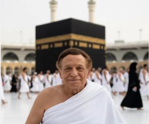 الزعيم عادل إمام يتصدر قصة صور بالـAI آخرها بملابس الإحرام
