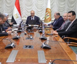 وزير العمل يشهد تسليم 700 عقد عمل معظمهم لـ"ذوي همم" في 26 محافظة