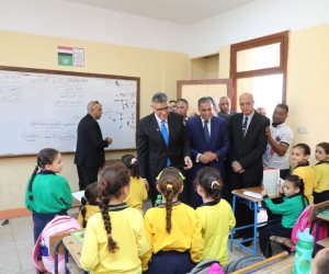 محافظ الجيزة يتابع انتظام الدراسة بأبو النمرس ويوجه بتشديد إجراءات السلامة