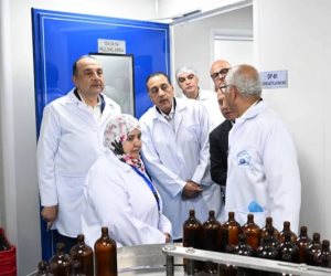 رئيس الوزراء يفتتح مصنعى إنتاج الخامات الدوائية والمطهرات