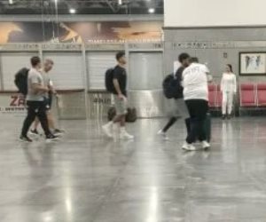 منتخب مصر يصل مطار القاهرة استعدادا للسفر إلى المغرب.. صور